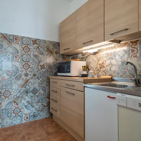 شقة Guesthost - Seaside Serenity Flat With Terrace! ألغيرو